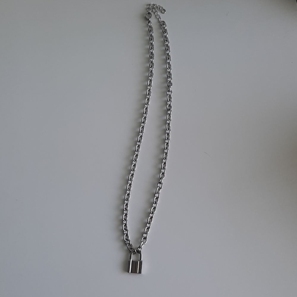brandy melville lock and chain necklace